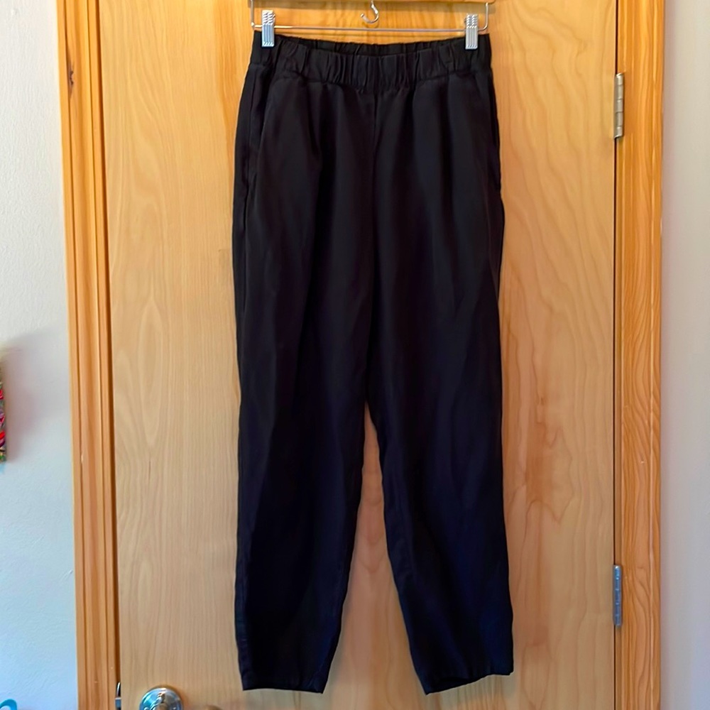 Black Eileen Fisher pull on tencel pants in XS